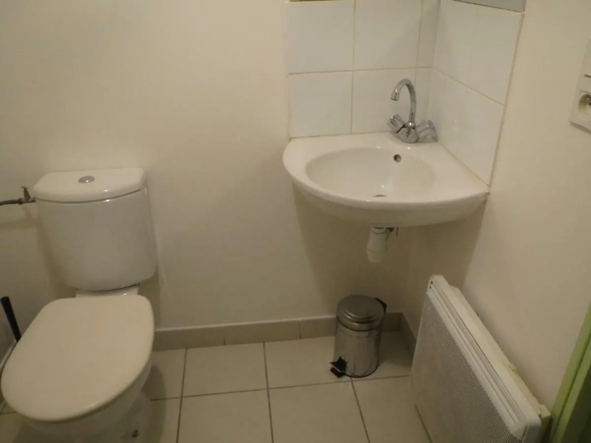 Appartement T1 centre ville Aubenas France