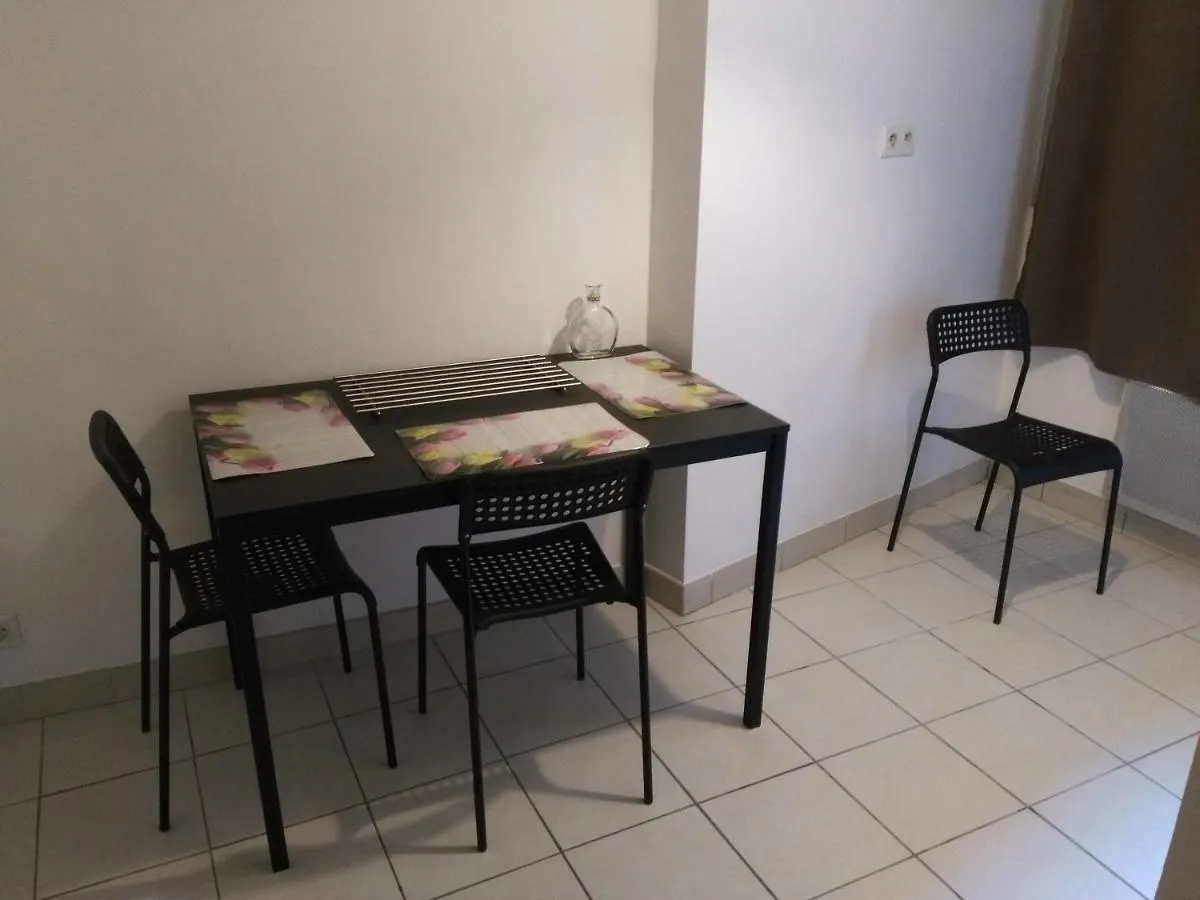 Appartement T1 centre ville Aubenas France